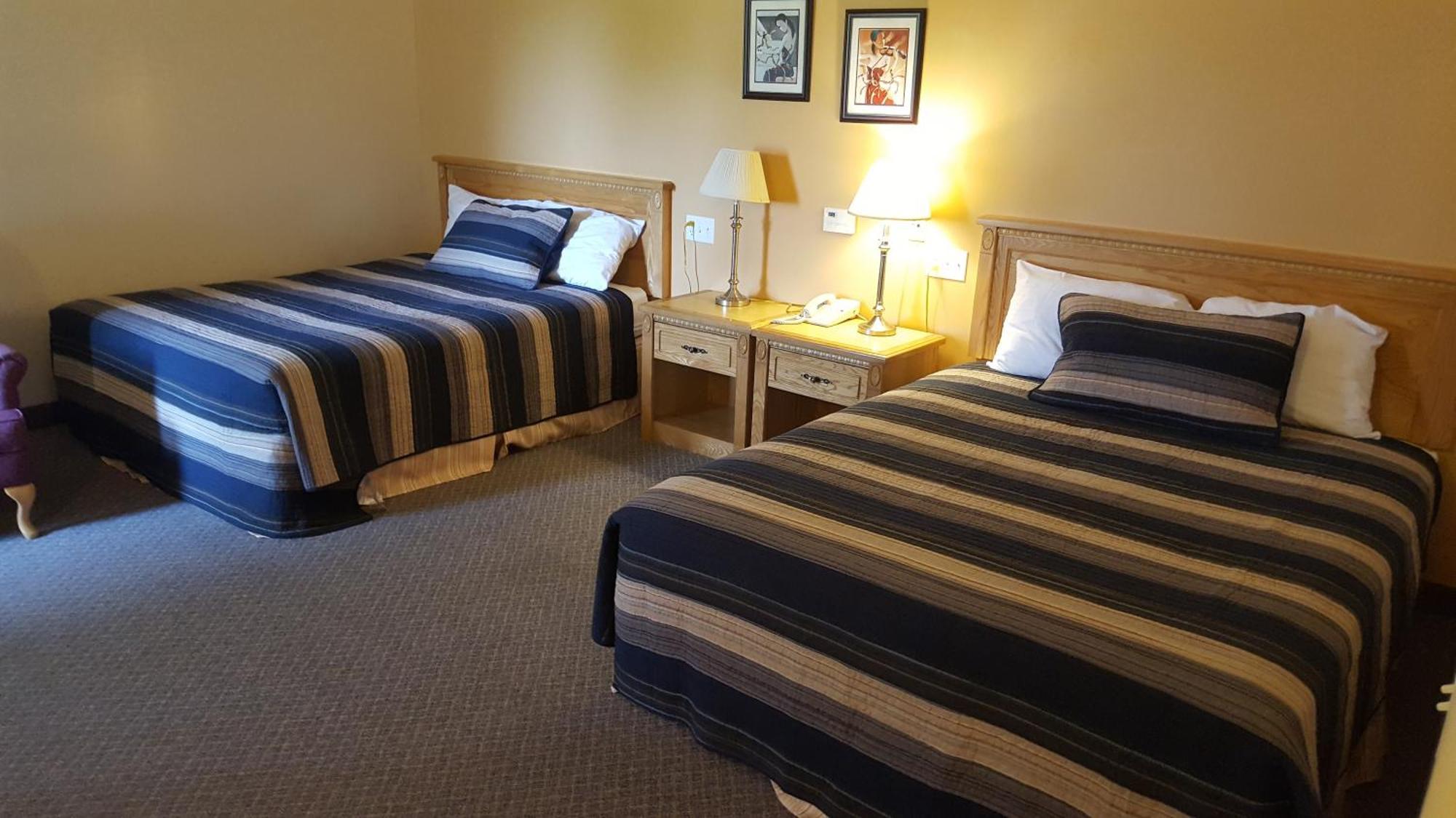 Knights Inn Woodstock Room photo